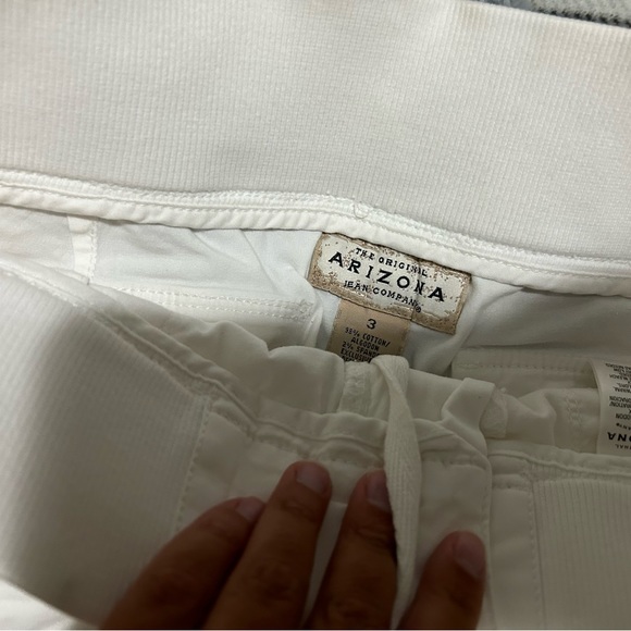 Pair of 2 White Shorts - Picture 2 of 6